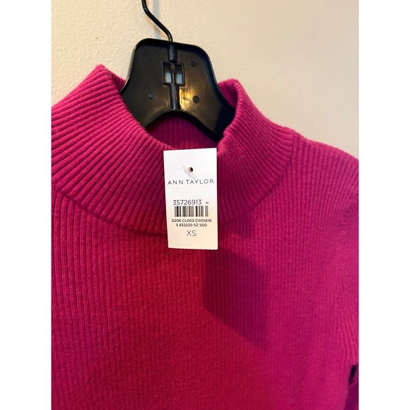 Ann Taylor Mock Neck Ribbed Sweater Fuchsia Pink Pearl Button Bell Sleeve XS NEW - Picture 3 of 8